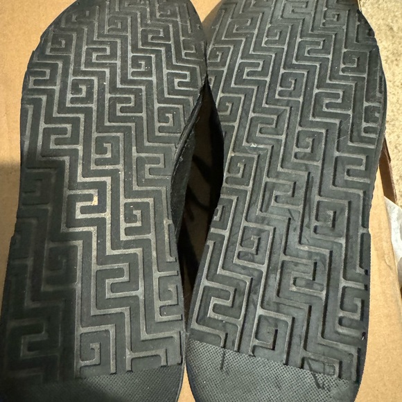 Mens Gucci black suede sneaked size 11. Used - Picture 3 of 5